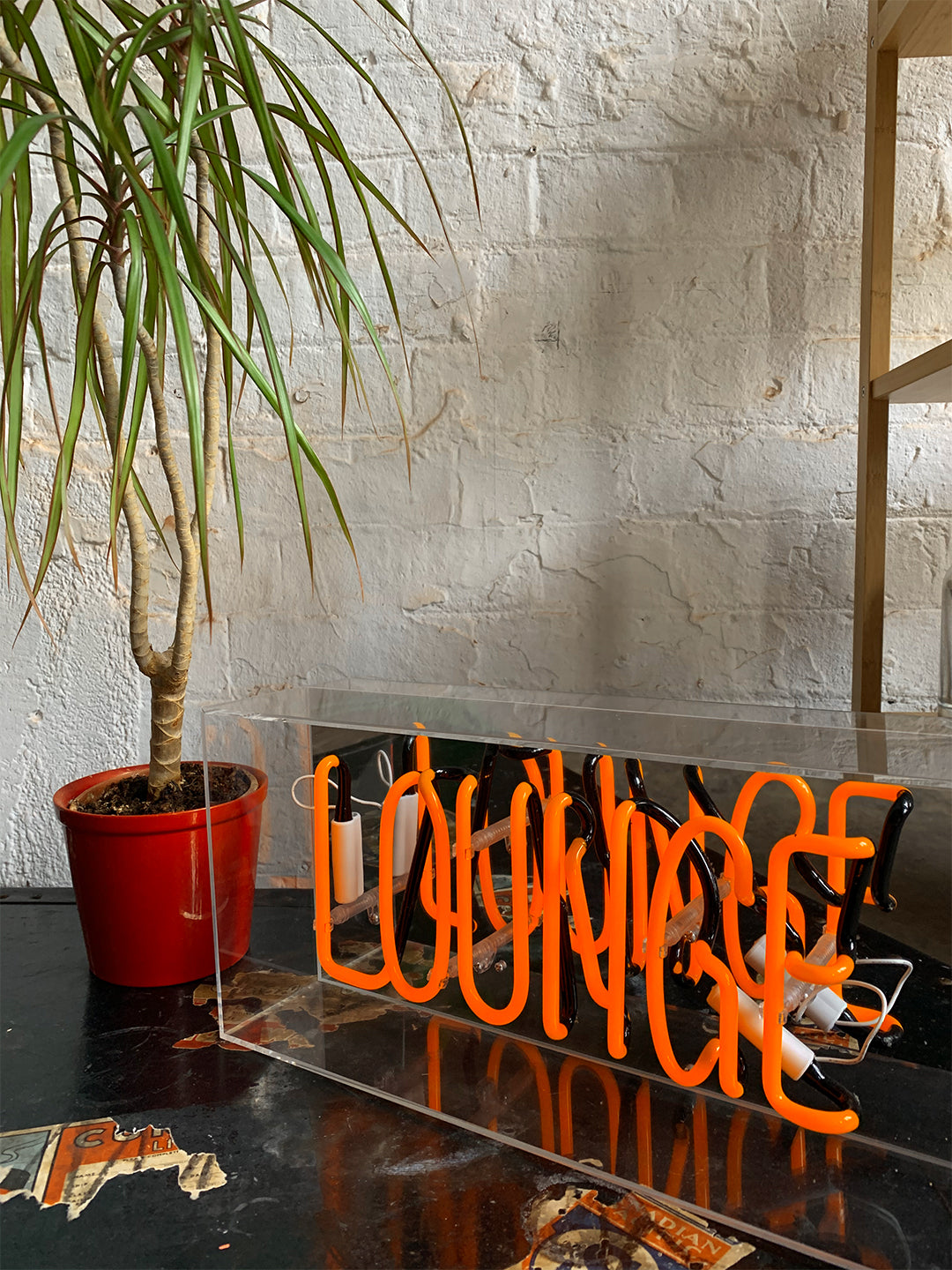 'Lounge' Acrylic Box Neon Light - Locomocean Ltd